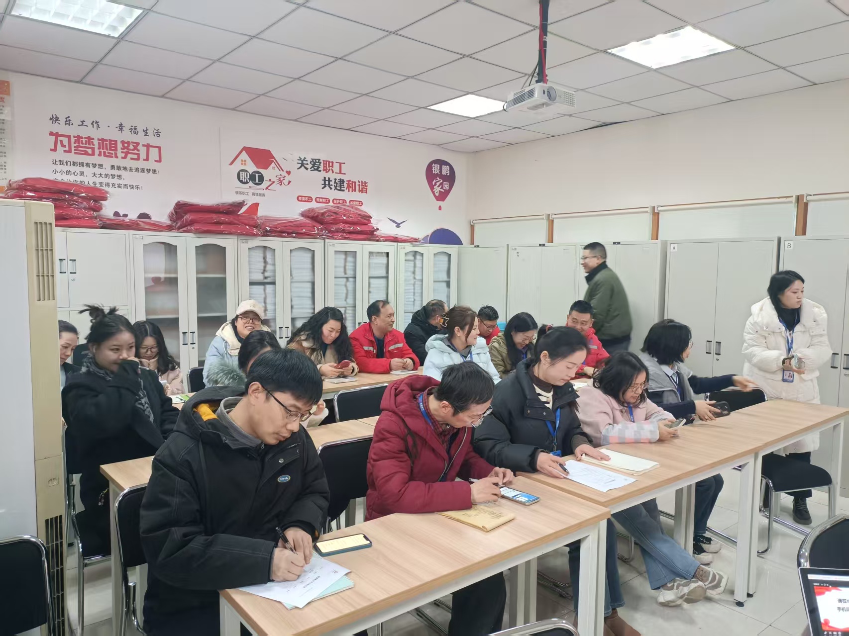 健康知识讲座走进单位