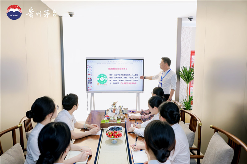 健康知识讲座走进单位