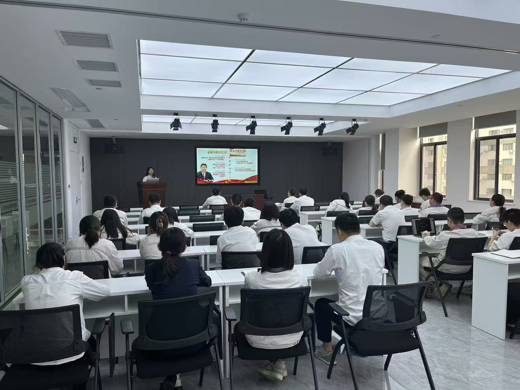 健康知识讲座走进单位