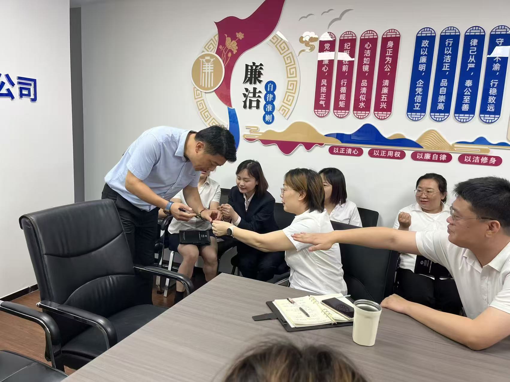 健康知识讲座走进单位